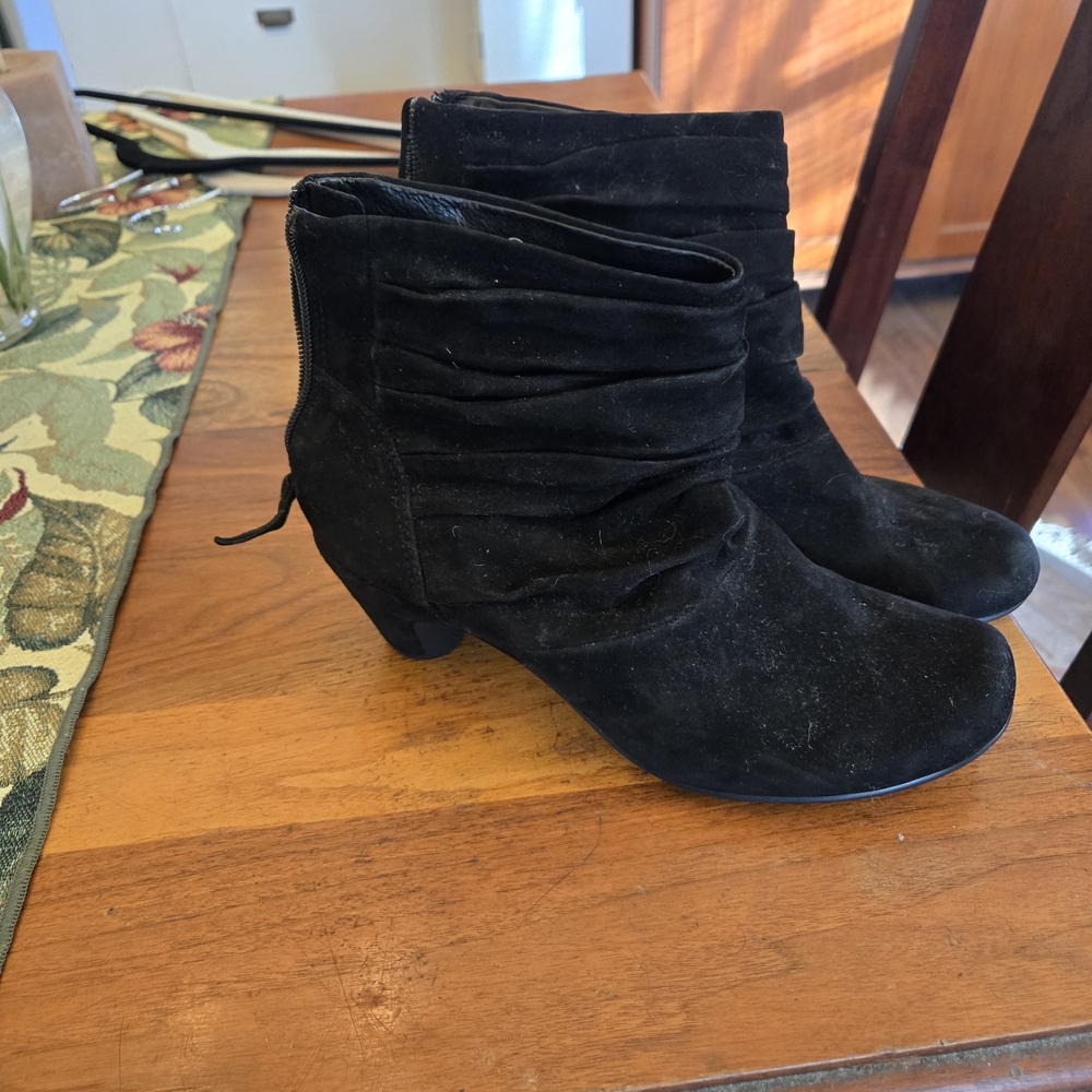 Earthies Black Ankle Booties